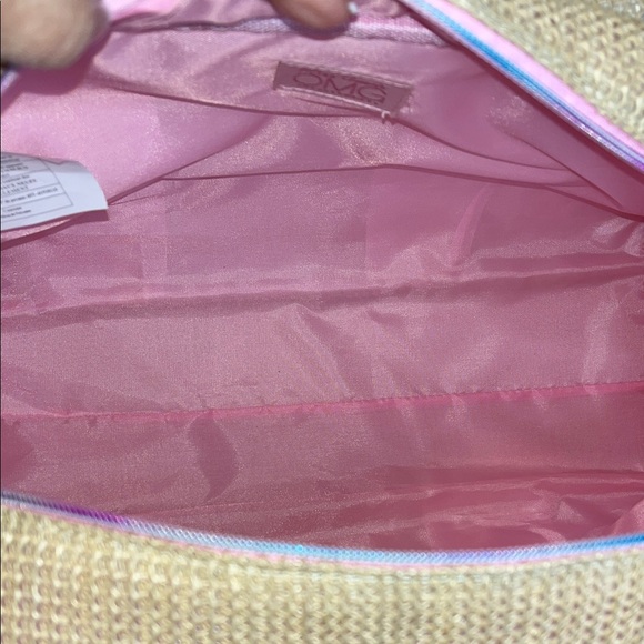 Miss Gwen's - OMG -  "VACAY" Straw Color Block Medium Duffle Bag - Picture 8 of 8